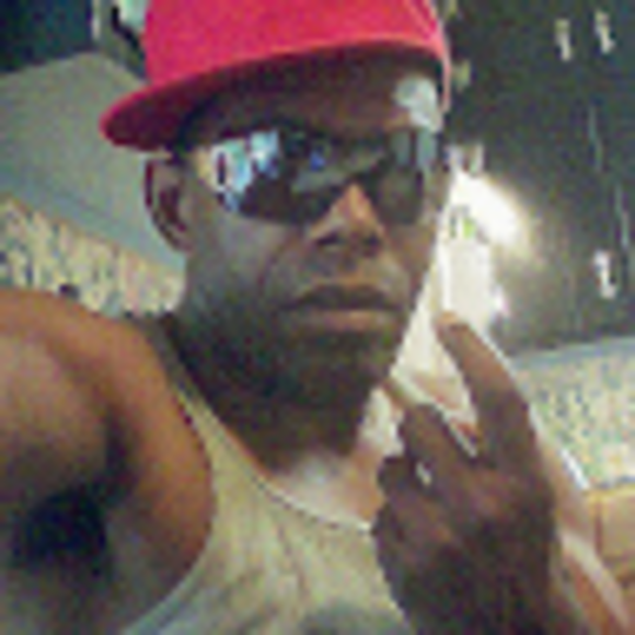 Profile Picture of Roderick Smith (@rodericksmit255) on Poshmark