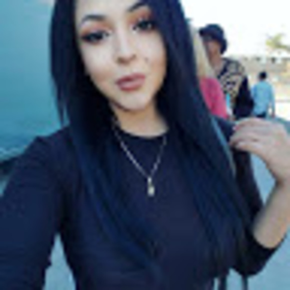 Profile Picture of Fabiola Espinoza (@fabbiiee) on Poshmark