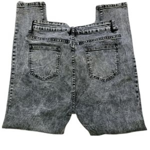 Profile Picture of Ashlie Bunzey (@ashliebunzey) on Poshmark