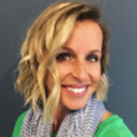 Profile Picture of Amanda Moberly (@almelton8) on Poshmark