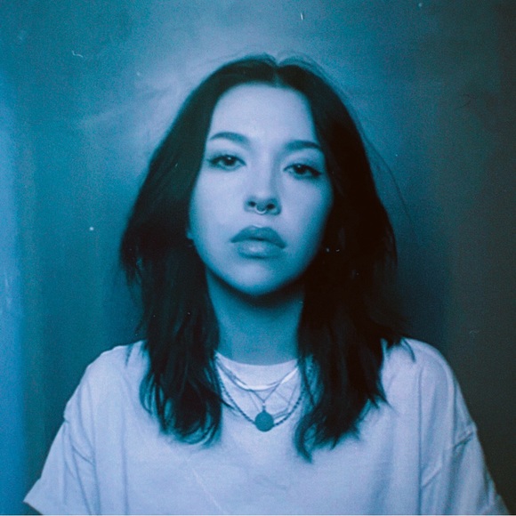 Profile Picture of Erica Robledo (@_e_r_i_c_a_) on Poshmark