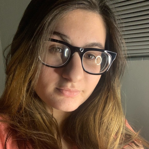 Profile Picture of Alicia Decostanza (@a_decostanza) on Poshmark