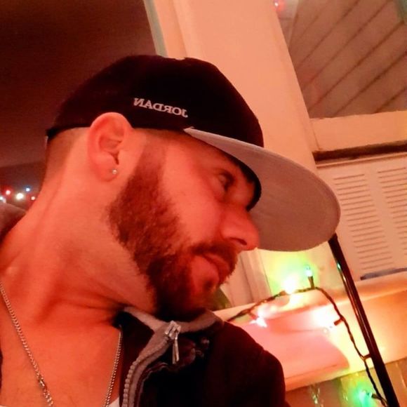 Profile Picture of Joey Florian (@joeyflorian) on Poshmark