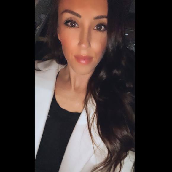 Profile Picture of Katie lee Crago (@katielee885) on Poshmark