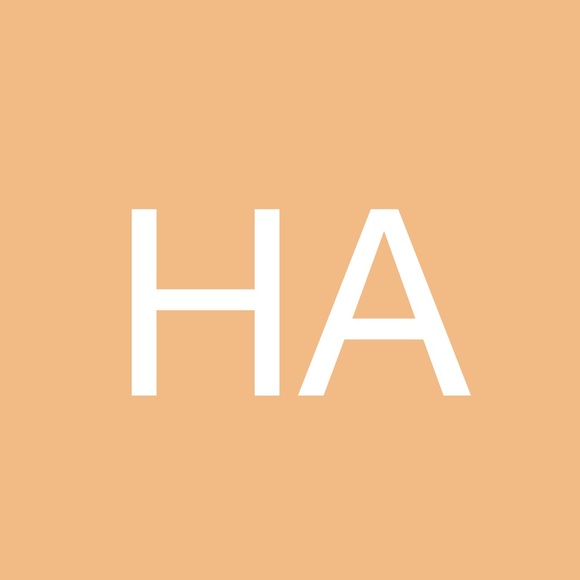 Profile Picture of Haley Austermann (@haleyaustermann) on Poshmark
