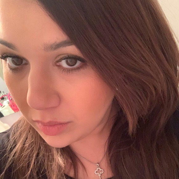 Profile Picture of Sandra Marks (@supermom423) on Poshmark