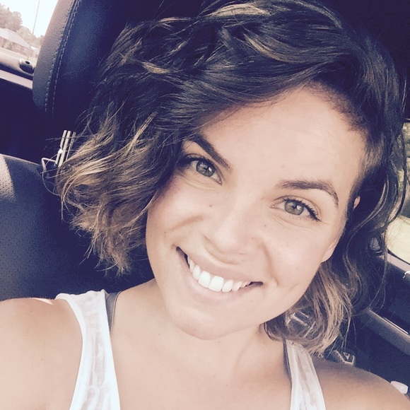 Profile Picture of Aleisha Harrett (@aleishamh) on Poshmark