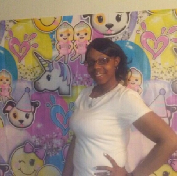 Profile Picture of Tiffany Mitchner (@mzindependent87) on Poshmark