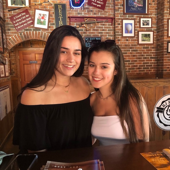 Profile Picture of Alison Breitenbach (@abreitenbach1) on Poshmark