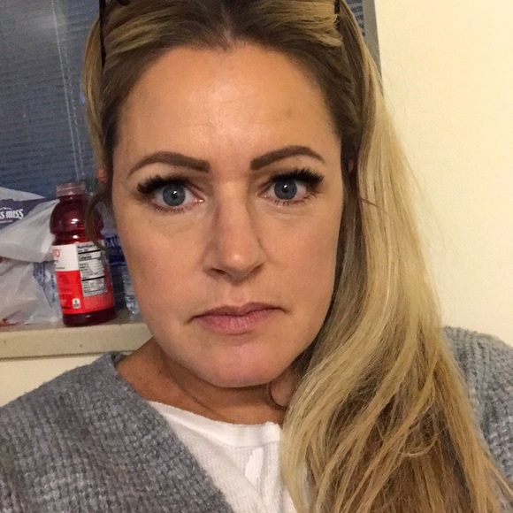 Profile Picture of Jenni Aldred (@jennialdred) on Poshmark