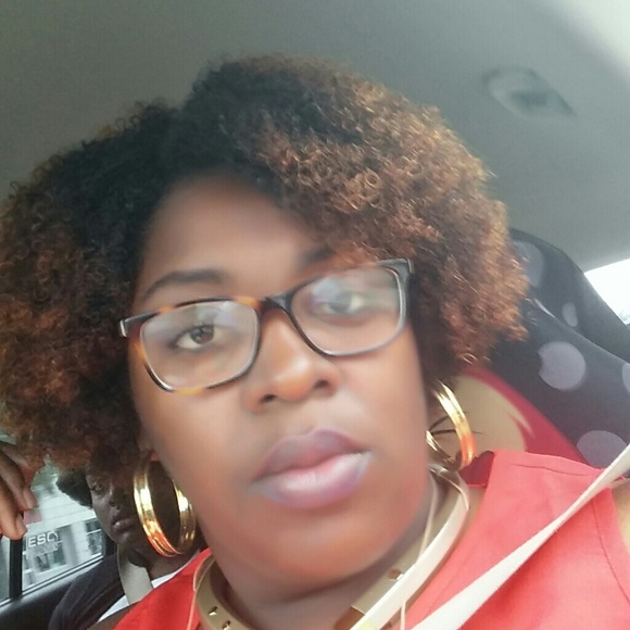 Profile Picture of Linda Lingard (@lingard32) on Poshmark