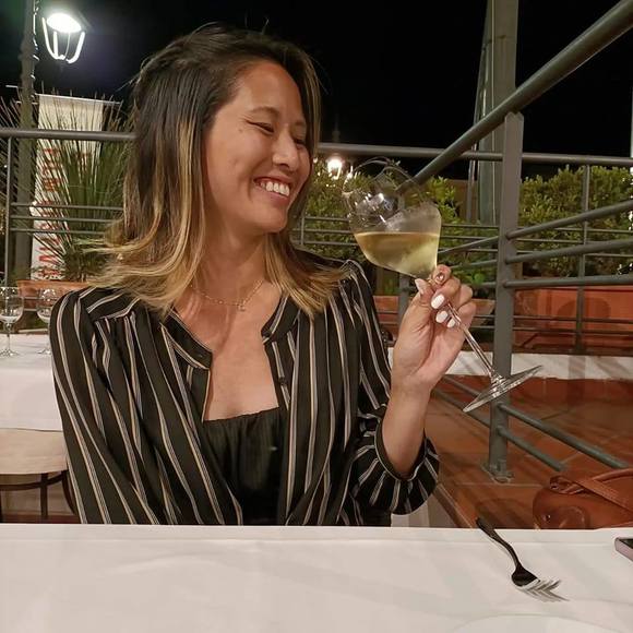 Profile Picture of Claudia Wong (@claudiaw118) on Poshmark