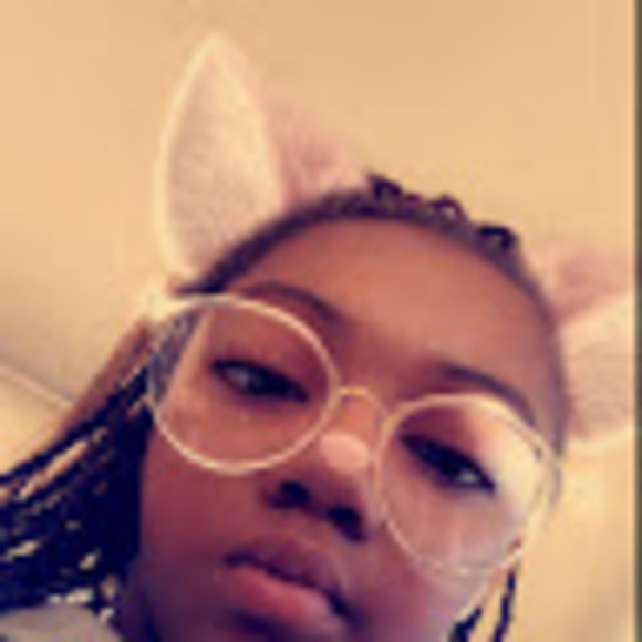 Profile Picture of Sequoia Rounsaville (@rl231823) on Poshmark