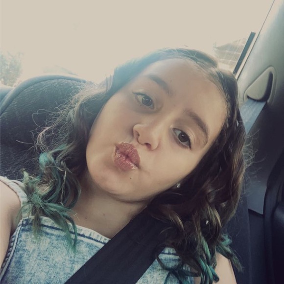 Profile Picture of Verity Vanbilliard (@raiyne2001) on Poshmark