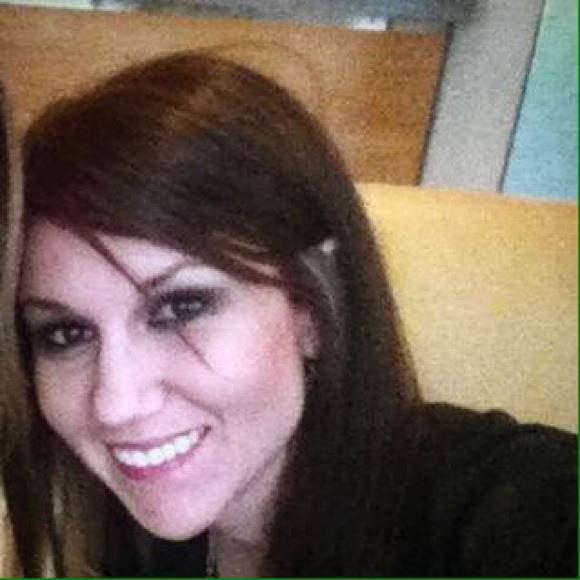 Profile Picture of Melissa Smyser (@mlsr4d) on Poshmark