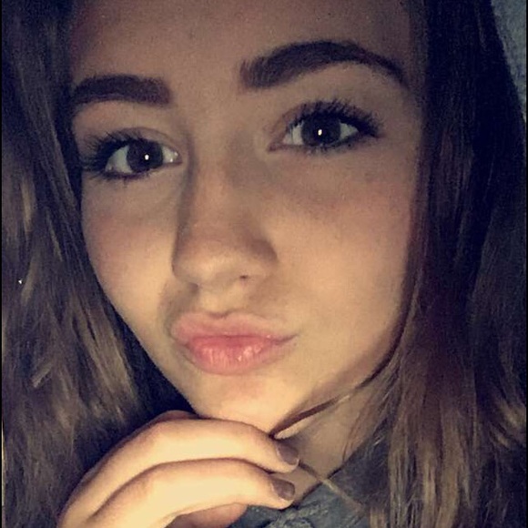 Profile Picture of Savannah Hansen (@savannah_kh) on Poshmark