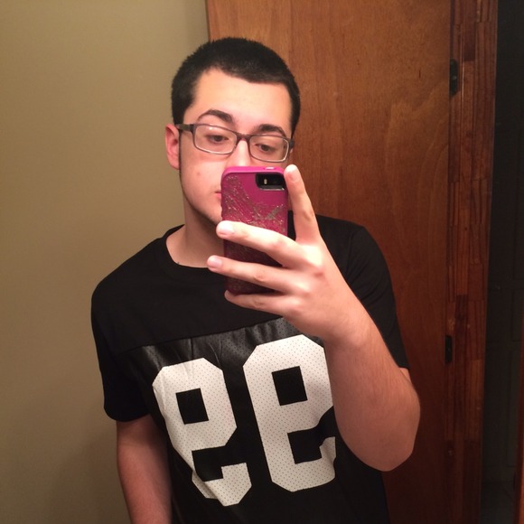 Profile Picture of David Baker (@davidddd1234) on Poshmark