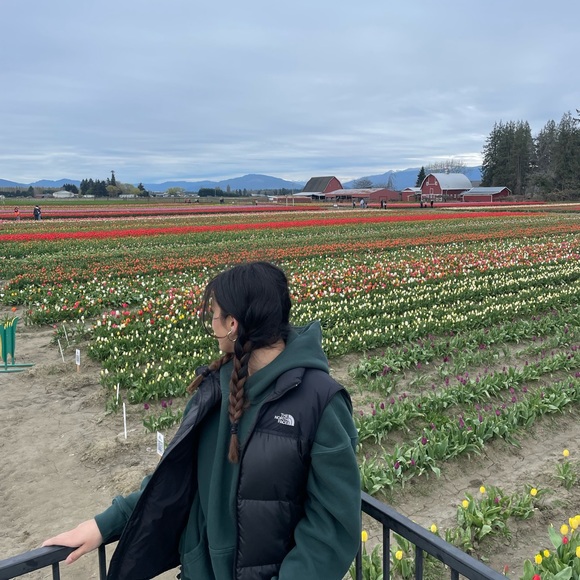 Profile Picture of Isabella Mazzone (@isabella_maz) on Poshmark