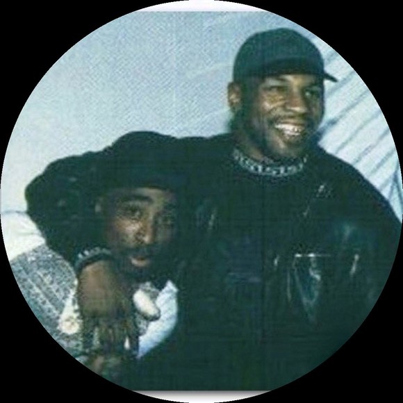 Profile Picture of Bumblebeesg Bumblebeesg (@bumblebee6074) on Poshmark