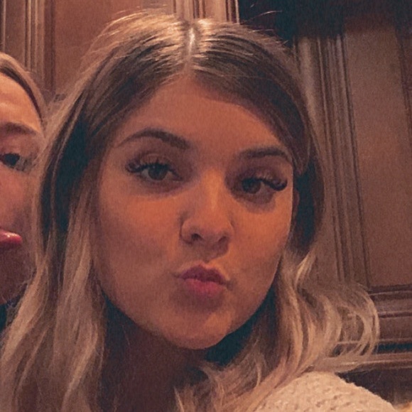 Profile Picture of Jessica Olander (@jlolande) on Poshmark