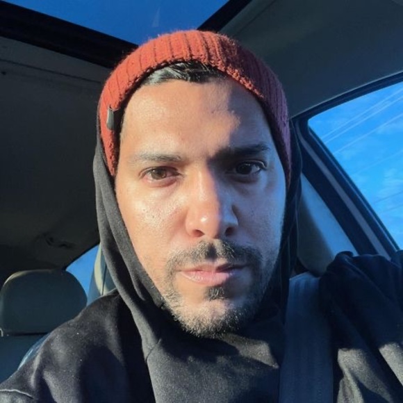 Profile Picture of Maurizio Briceño (@mauryziobr) on Poshmark