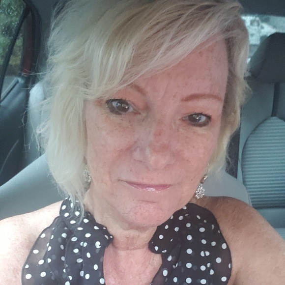 Profile Picture of Dixie Wilson (@dixiewilson346) on Poshmark