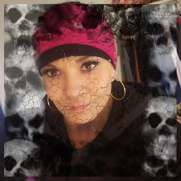 Profile Picture of Tomi Forquer (@tomirae80) on Poshmark