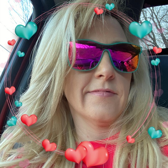 Profile Picture of Allison Amann (@aamann2) on Poshmark