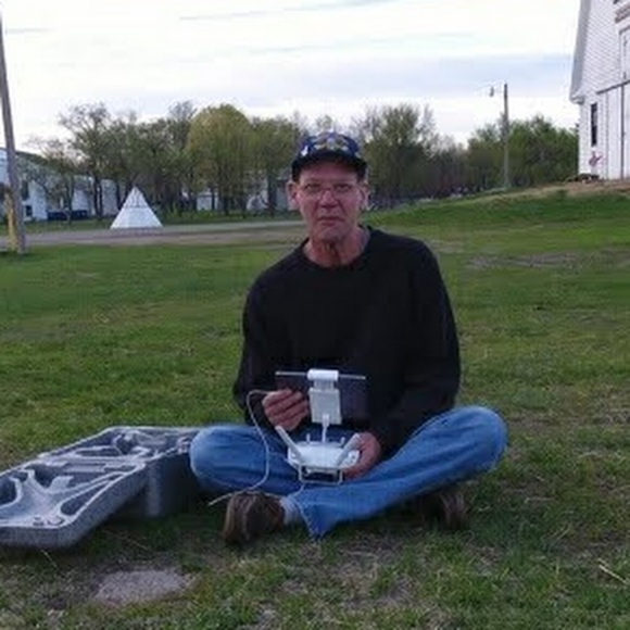 Profile Picture of Michael Hansen (@mikehansen105) on Poshmark