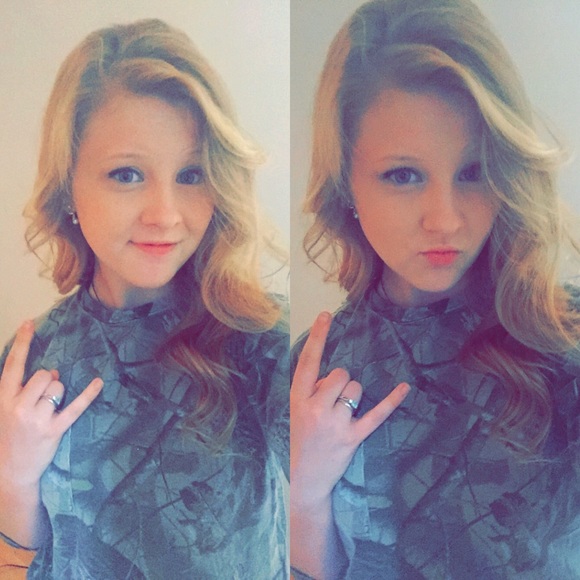 Profile Picture of Kamryn Schlesener (@kamkamsch) on Poshmark