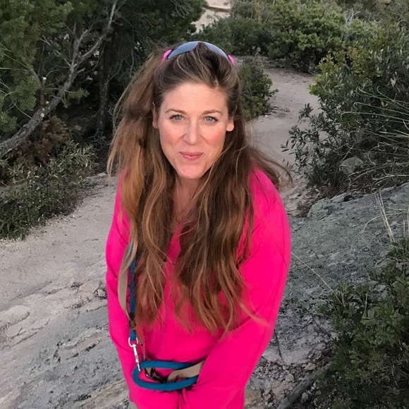 Profile Picture of Jennifer Wolferstetter (@jwolferstetter) on Poshmark