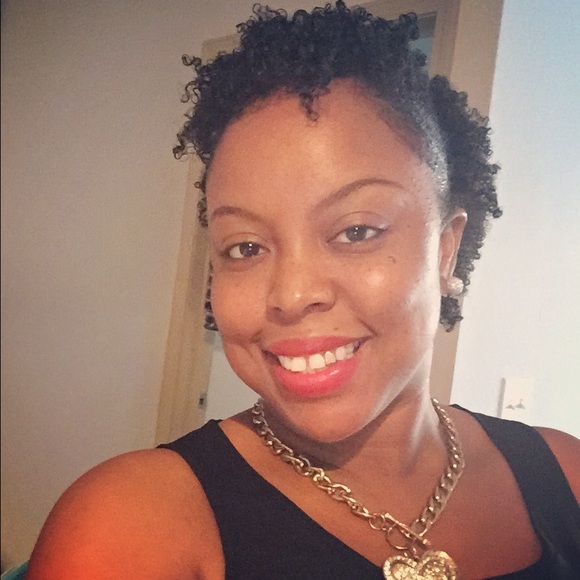 Profile Picture of Dee Jiles (@_dmjiles) on Poshmark