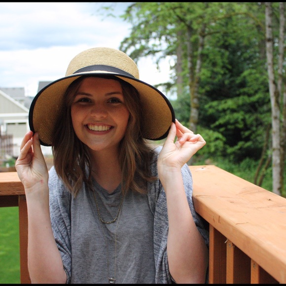 Profile Picture of Cassidy Dustin (@cassidydustin) on Poshmark