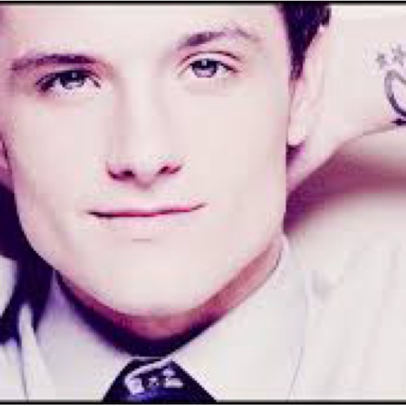 Profile Picture of Josh Hutcherson (@samanthaperk276) on Poshmark