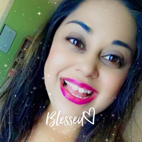 Profile Picture of Deepa Desai (@bellasanas) on Poshmark