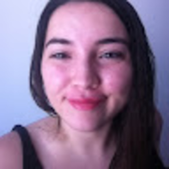 Profile Picture of Raphaela Athayde (@r_athayde) on Poshmark