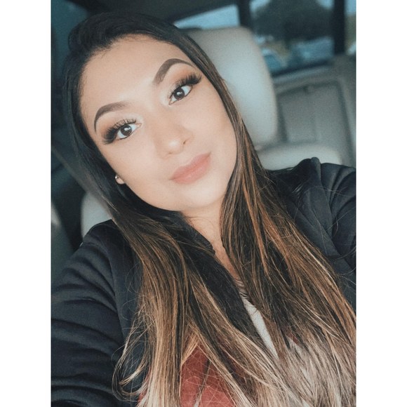 Profile Picture of Cynthia Davila (@davilac3415) on Poshmark