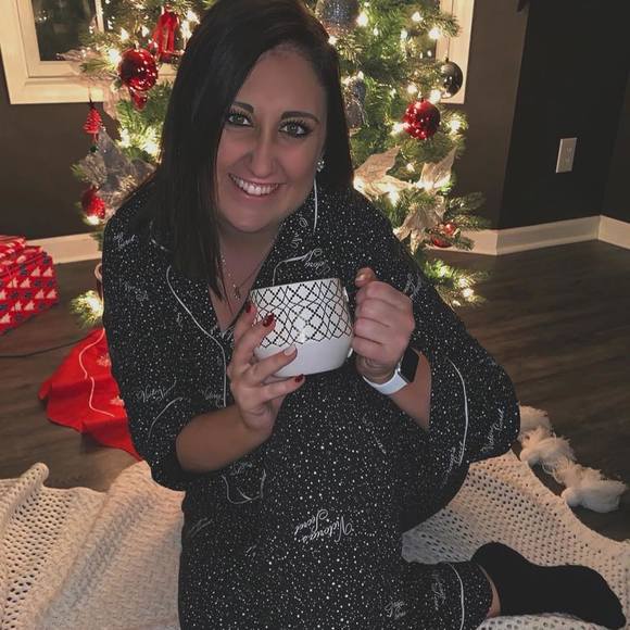 Profile Picture of Brooke Reffeitt (@brookereffeitt) on Poshmark