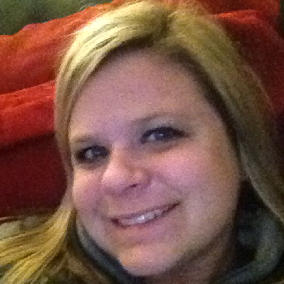 Profile Picture of Melissa Baumgartner (@melbaumy) on Poshmark