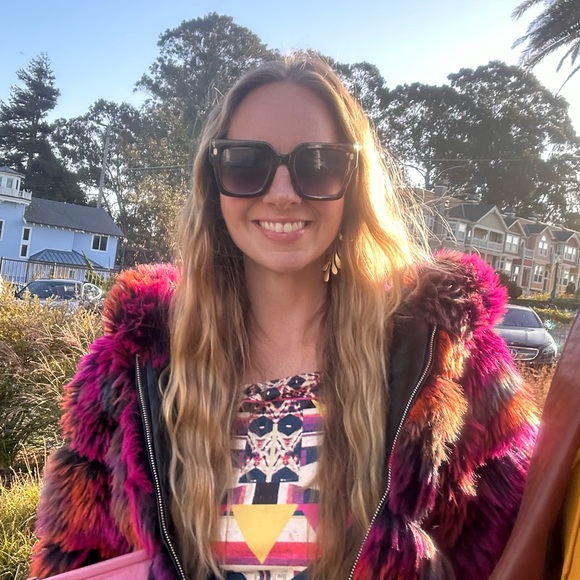 Profile Picture of Lizzie Birnbaum (@e_birnbaum) on Poshmark