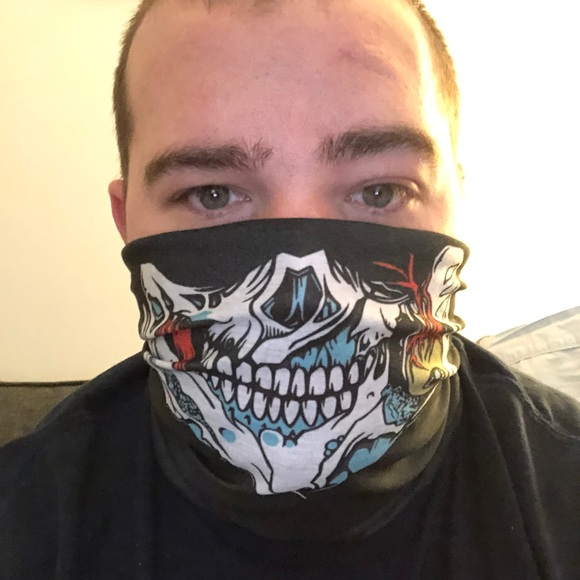 Profile Picture of Dennis Ray (@dennisray765) on Poshmark