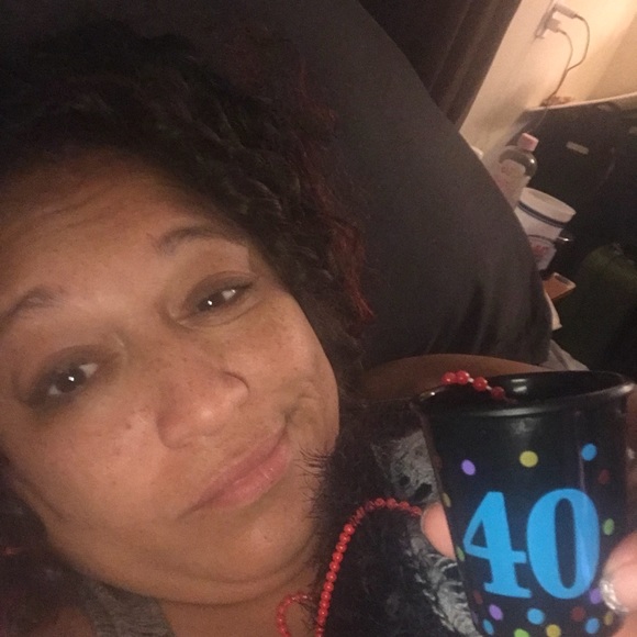 Profile Picture of Shanice Thomas (@merrialst12) on Poshmark