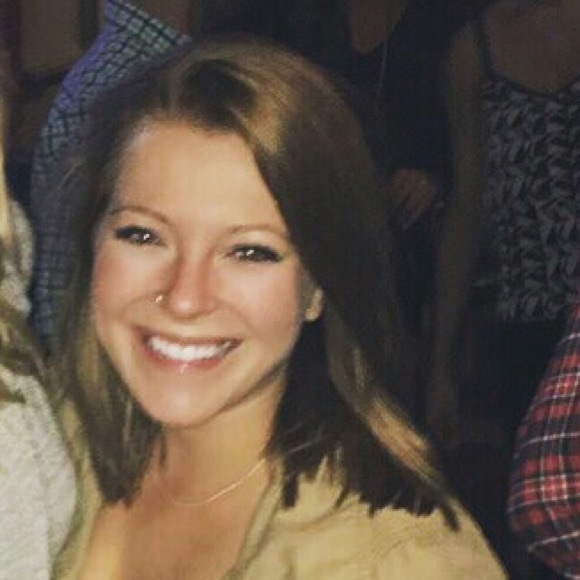 Profile Picture of Mandy Hackenmiller (@mhack22) on Poshmark