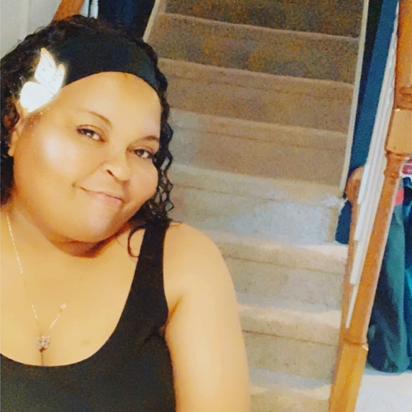 Profile Picture of Paula Cummings (@paulacummings74) on Poshmark