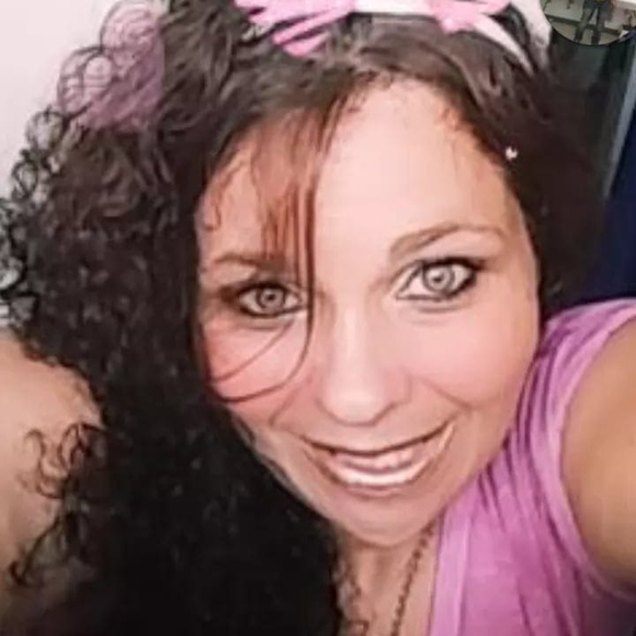 Profile Picture of Mary Murray (@m_emurray84) on Poshmark