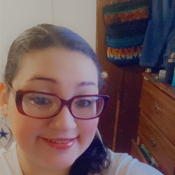 Profile Picture of Christina Landeros (@christinalan141) on Poshmark