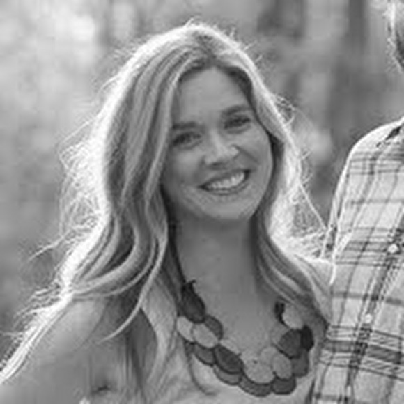 Profile Picture of Lauren Crabtree (@laurengcrabtree) on Poshmark