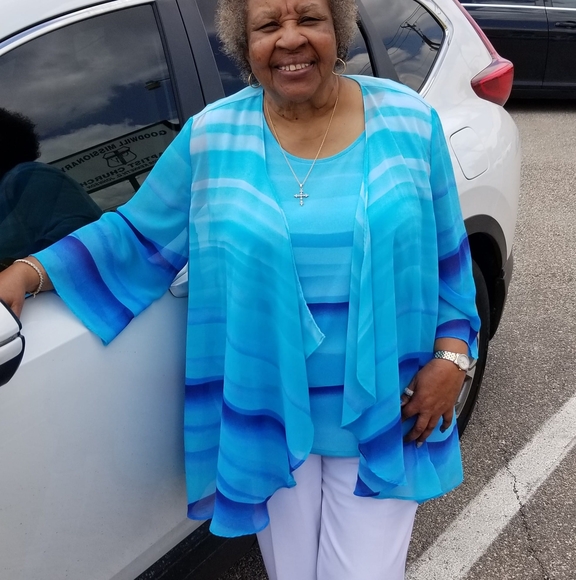 Profile Picture of Gloria Mitchell (@glomitch47) on Poshmark