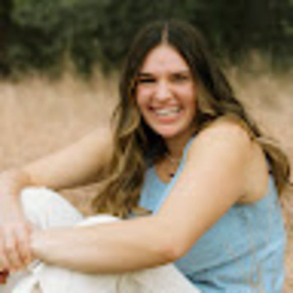 Ayva Broadbent - Poshmark Profile Picture of Ayva Broadbent (@ayvabroadbent) on Poshmark