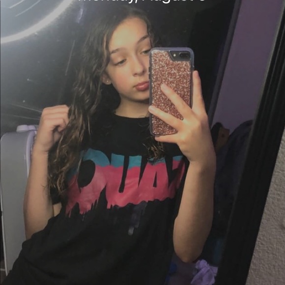 Profile Picture of Dezirae Nesser (@deziraenesser14) on Poshmark